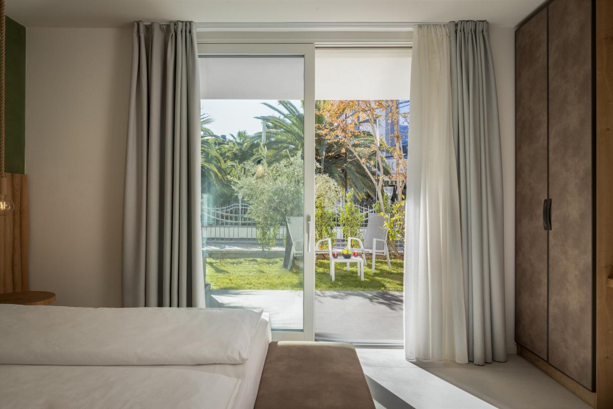 Aris Apartments & Sky Pool - Tonelli Hotels - Adult Friendly Riva del Garda Habitación foto